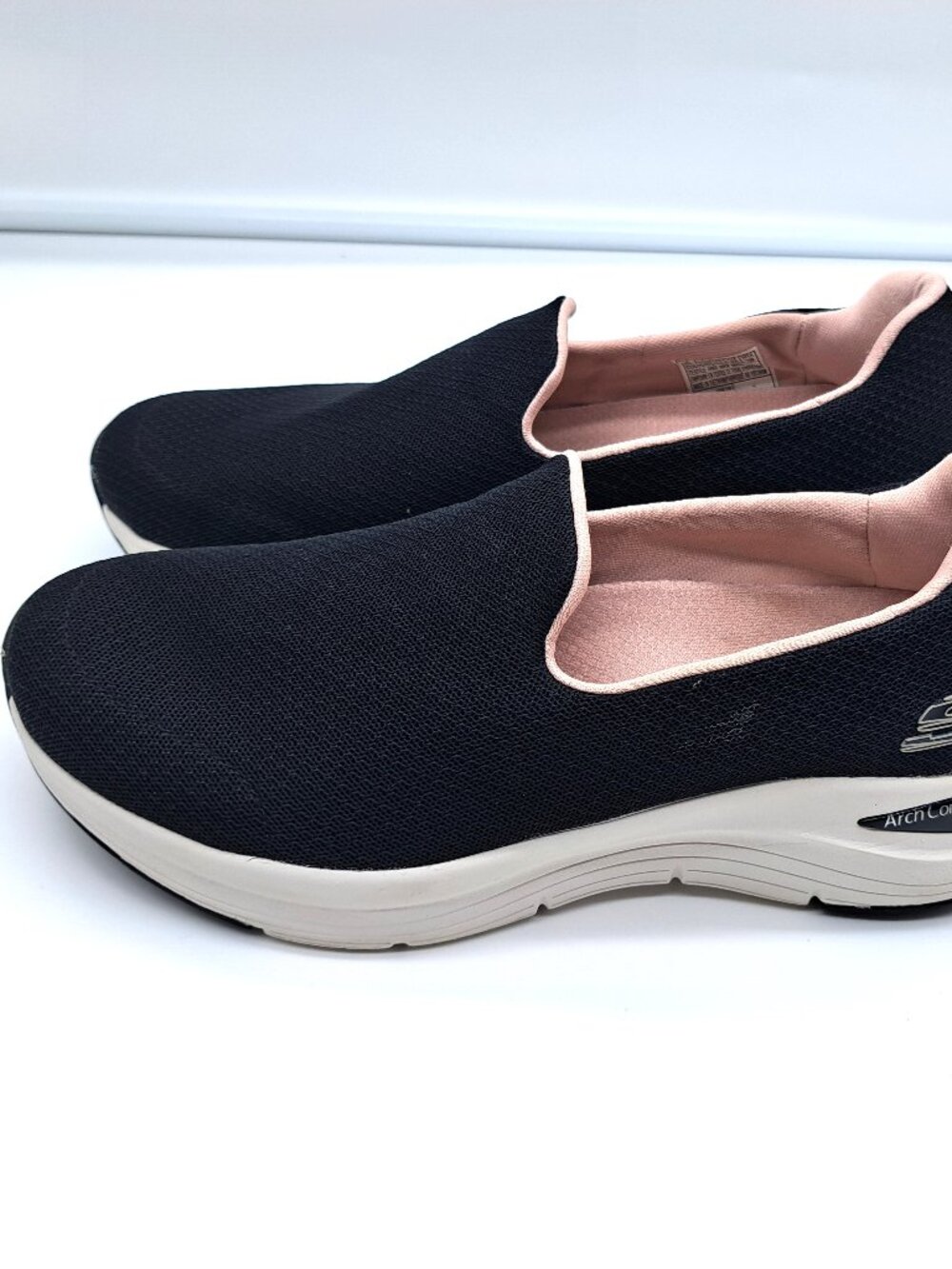 Skechers womens arch comfort slip-on athletic shoe - Size 7 - Picture 4 of 14